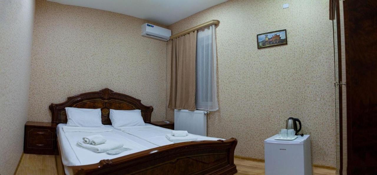 Twins Hotel Tbilisi Esterno foto
