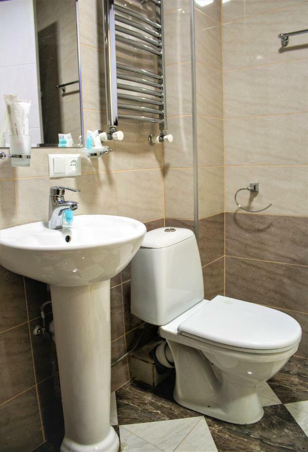 Twins Hotel Tbilisi Esterno foto
