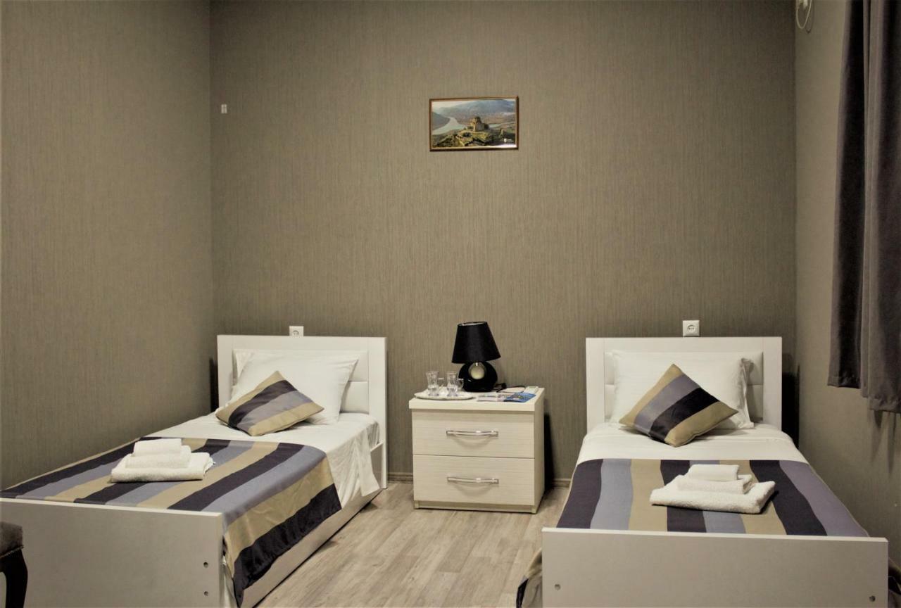 Twins Hotel Tbilisi Esterno foto