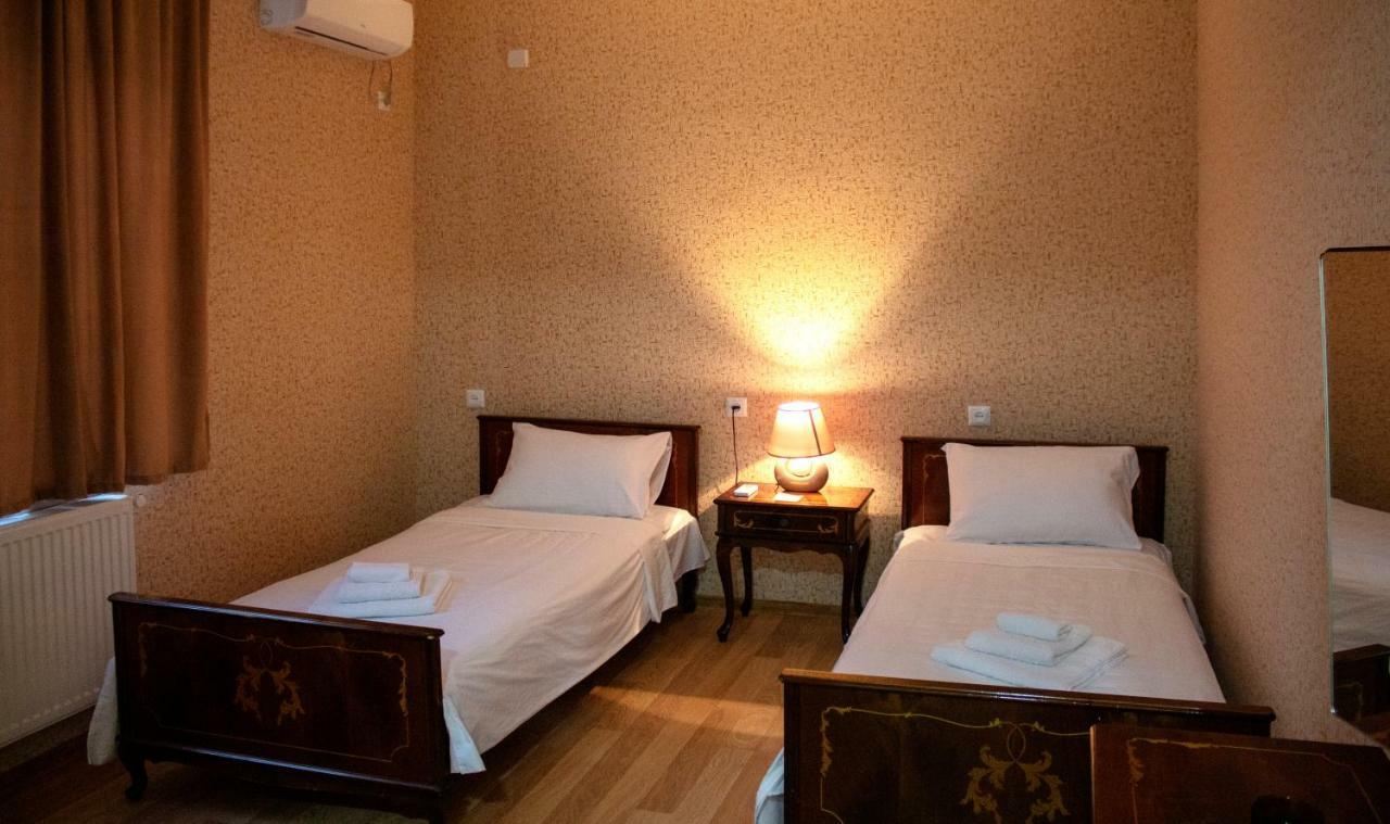 Twins Hotel Tbilisi Esterno foto